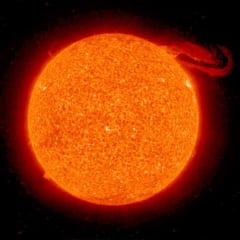 人類初の「太陽の南極画像」をESAが公開！明らかになった”混沌”とは？の画像 2/5