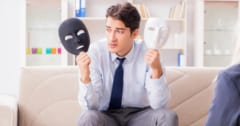 戦争に「賛成or反対」は「自己愛の4タイプ」のどれかで決まる可能性の画像 1/3