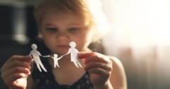 幼少期に虐待を受けた人は「自分の体への信頼度」が低下、どんなデメリットが？の画像 1/3