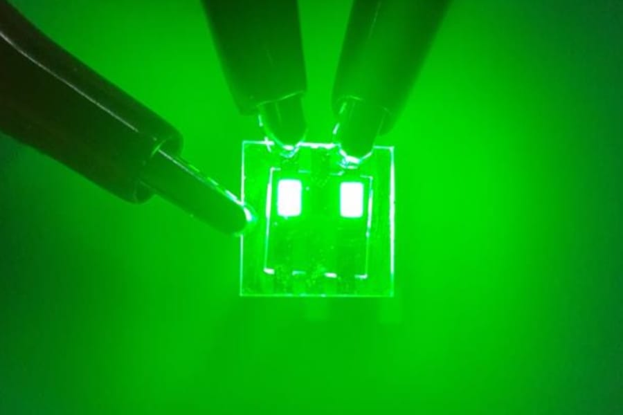 従来のLEDを時代遅れにする超高輝度「量子ロッドLED」がついに登場