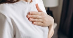 もう痛くない！挟まずに「軽く押し付ける」だけの乳がん検診の画像 1/5
