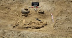 3800年前に埋葬された「身長2mの巨人兵」を発見、アゼルバイジャンの画像 1/5