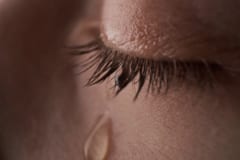 泣きそうにない人の涙ほど「誠実」と受け取られやすいと判明の画像 3/3