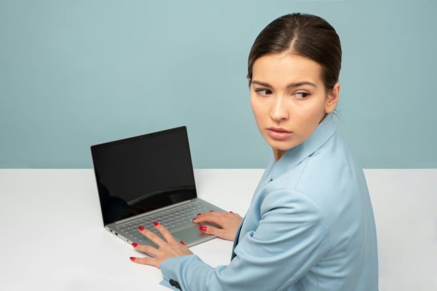 日常的に聴くある音が意外にも注意を奪い、集中力を下げていた