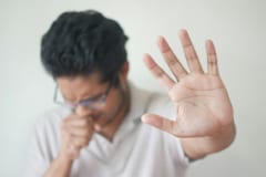 病気を連想させる音は注意を奪う