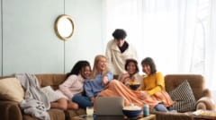 映画に同じ脳反応を示した人同士は、のちに「友達になる可能性が高い」と判明の画像 2/2