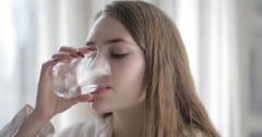 水分補給を怠ると「体内でストレスホルモンが溢れる」と判明の画像 1/1