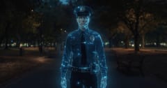 【犯罪率22％減少】韓国、夜の公園にホログラム警察官を導入の画像 1/1