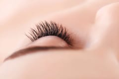 最も魅力的で健康に見える「まつ毛の長さ」が判明の画像 2/2