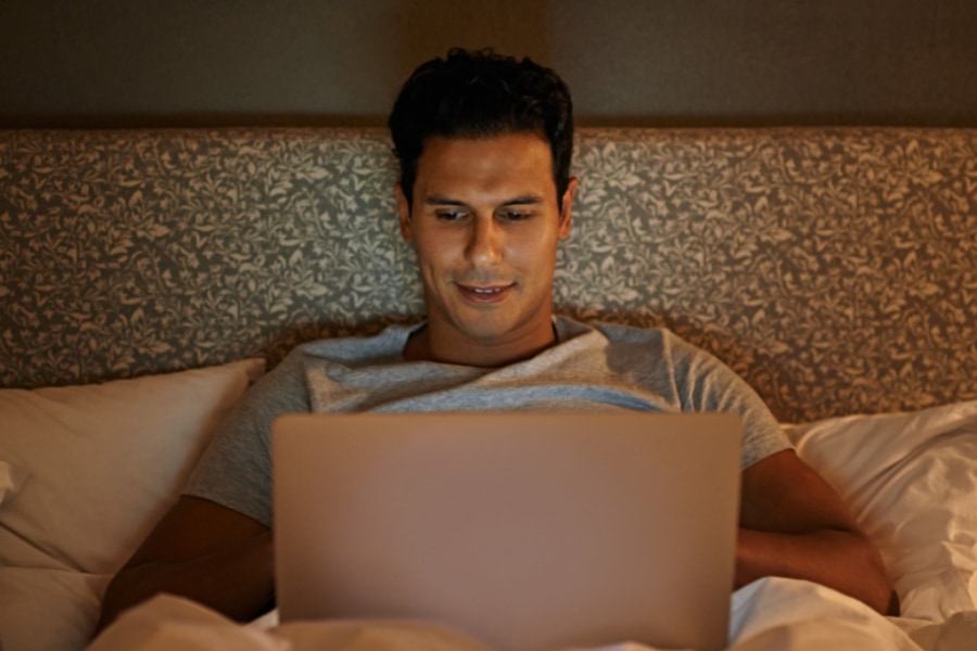 夜型は不安や孤独感が強く「あるもの」に依存しやすくなっていた