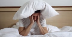 慢性的な不眠症は「脳の老化」を加速させていたの画像 1/1