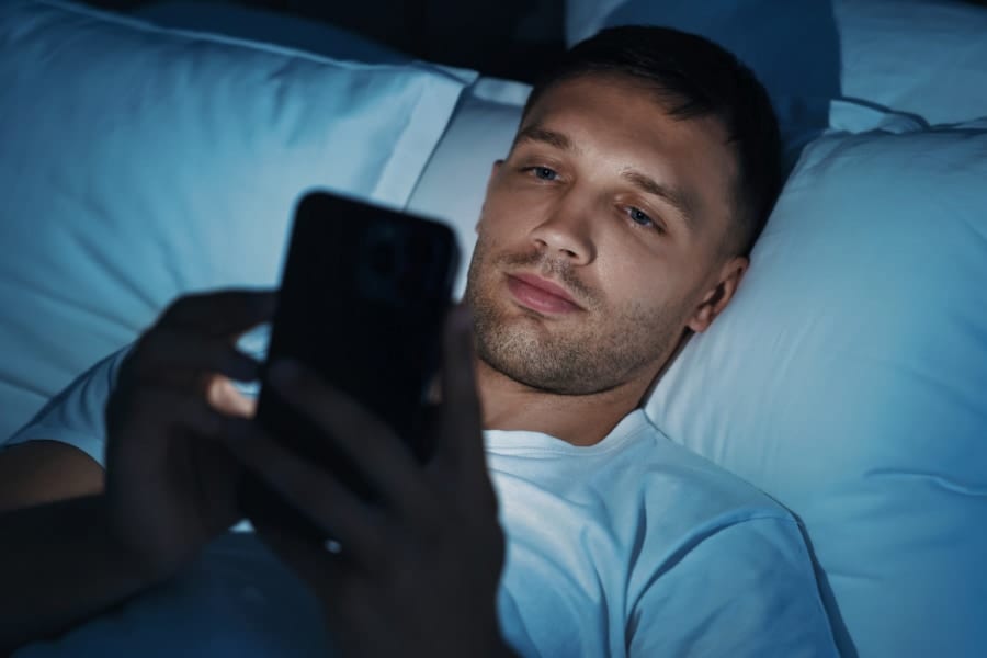 やめたいのに続けてしまう脳回路は「嫌な気持ち」を原動力にしていた