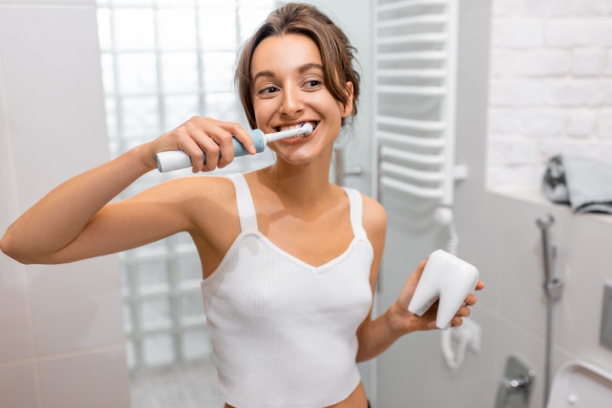 電動歯ブラシは効果的だが、「さらに高価な機器」よりも「良い習慣」が大切