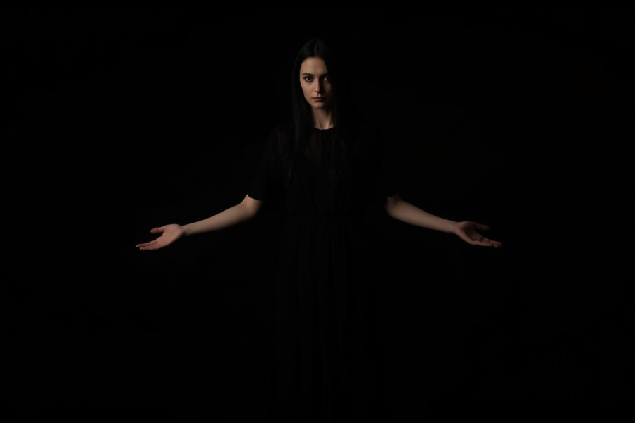 「最も黒い布」を開発、極楽鳥の羽毛から着想（画像あり）