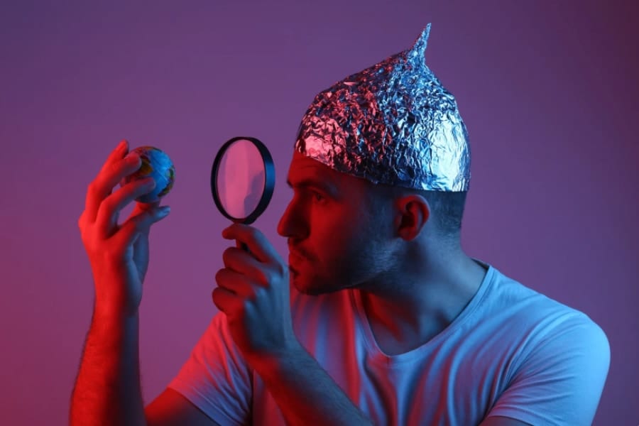 陰謀論を信じやすくなる「社会条件」が明らかに