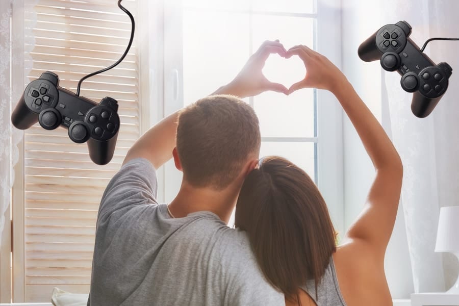 遠距離カップルはゲームの中で手をつないでいた