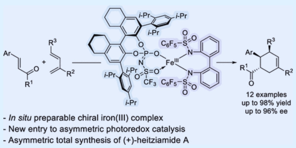 レアメタル不要、鉄と青い光で世界初の不斉全合成