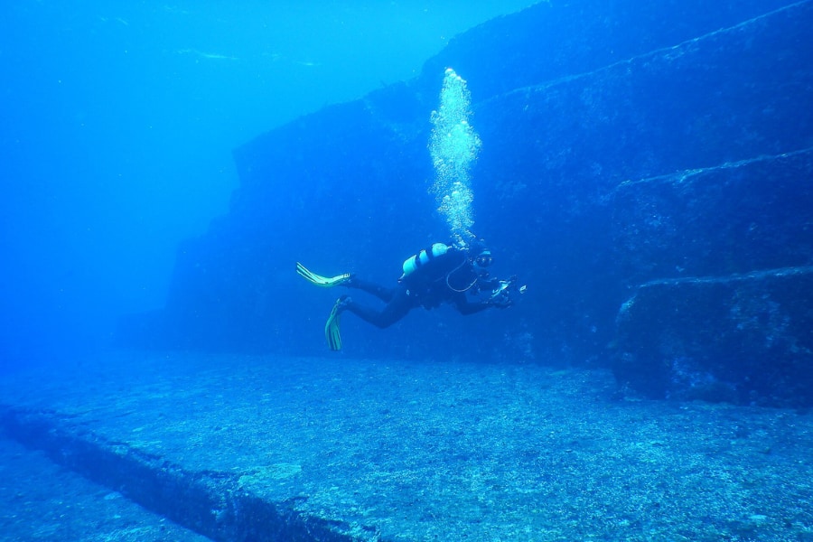 【日本版アトランティス？】与那国の海に眠る「古代都市のような地形」とは