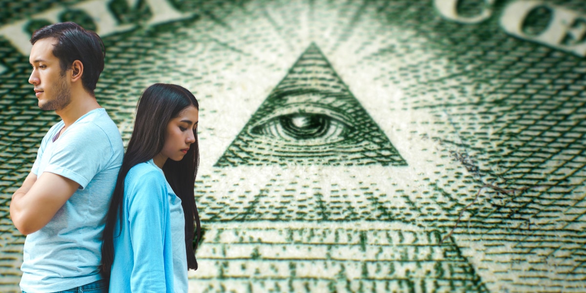 陰謀論にハマった恋人は「そこにいるのに、もう別人」だった