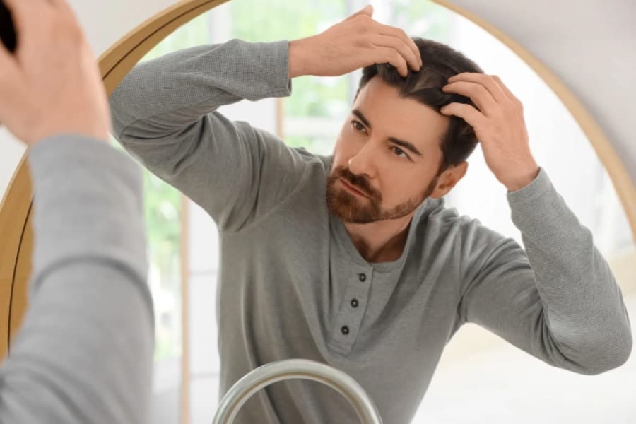 薄毛を止める「光る帽子」を開発！毛包の老化を最大92%抑制