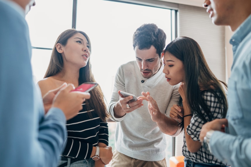 「SNSをあまり使わない＝健全な社会生活」とは限らない