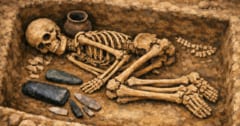 男性のように埋葬された「7000年前の女性」の遺骨を発見の画像 1/1