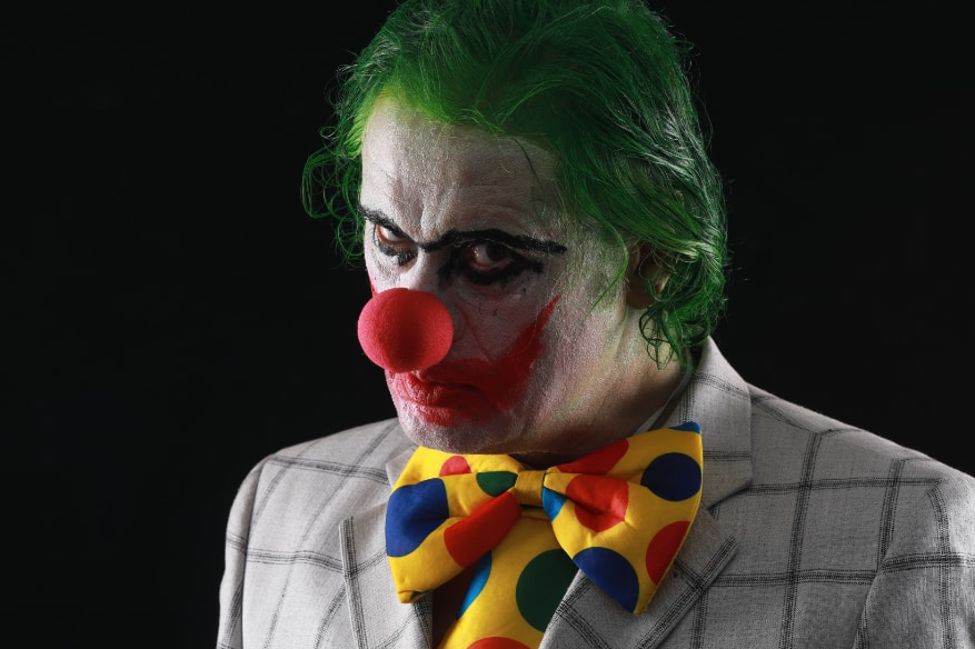 サイコパスは悲しみを感じると、「怒り」へと注意を逸らす”異常な感情調整”を行う