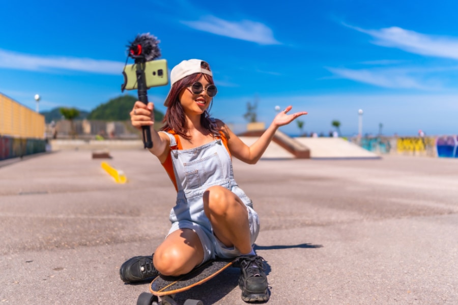 実在しないのに数百万フォロワーを持つ「インフルエンサー」が増加中