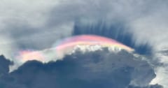 インドネシア上空に「虹色の雲」が出現ーーその正体とは？の画像 1/1