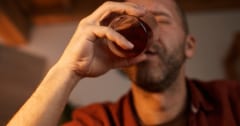 酒は「1日1杯未満」でも複数のがんリスク上昇、843研究の再解析で判明の画像 1/1