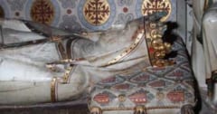 中世バルセロナの「王妃アリゼンダの墓」を開封し、遺骨を調査の画像 1/3