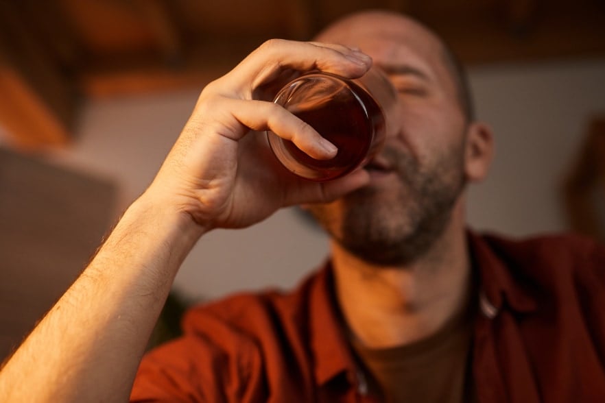 酒は「1日1杯未満」でも複数のがんリスク上昇、843研究の再解析で判明