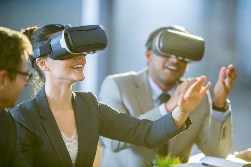 会議で”ムキにならない”ために、VR「三人称視点」が役立つ