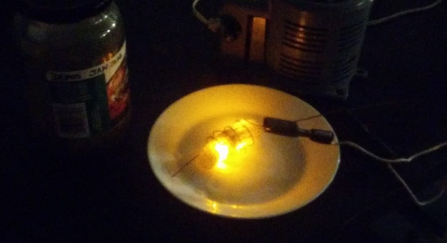 ピクルスが電気で光る理由