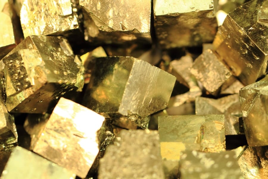 愚者の金「黄鉄鉱」の中に本物の金が高濃度で閉じ込められていた