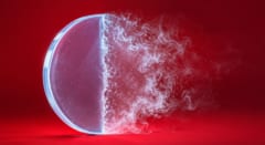 熱すると気化し、冷やすと固まる新型プラスチックを開発