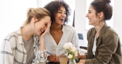 楽しい気分になると他人の「かすかな笑顔」を見つけやすいの画像 1/1