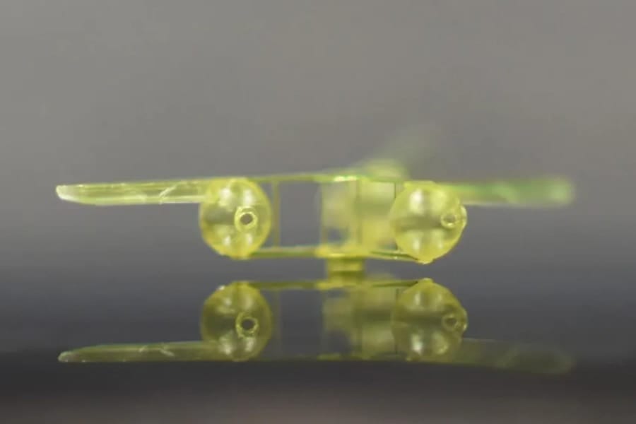 音波だけで飛行する超小型ロボットを開発