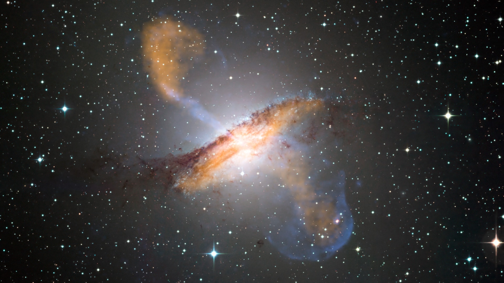 ブラックホールが星の誕生を止める容疑者か――実はジェットの通り道のガスが100倍明るかった