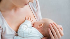授乳中の女性の胸は気温が下がっても温かい