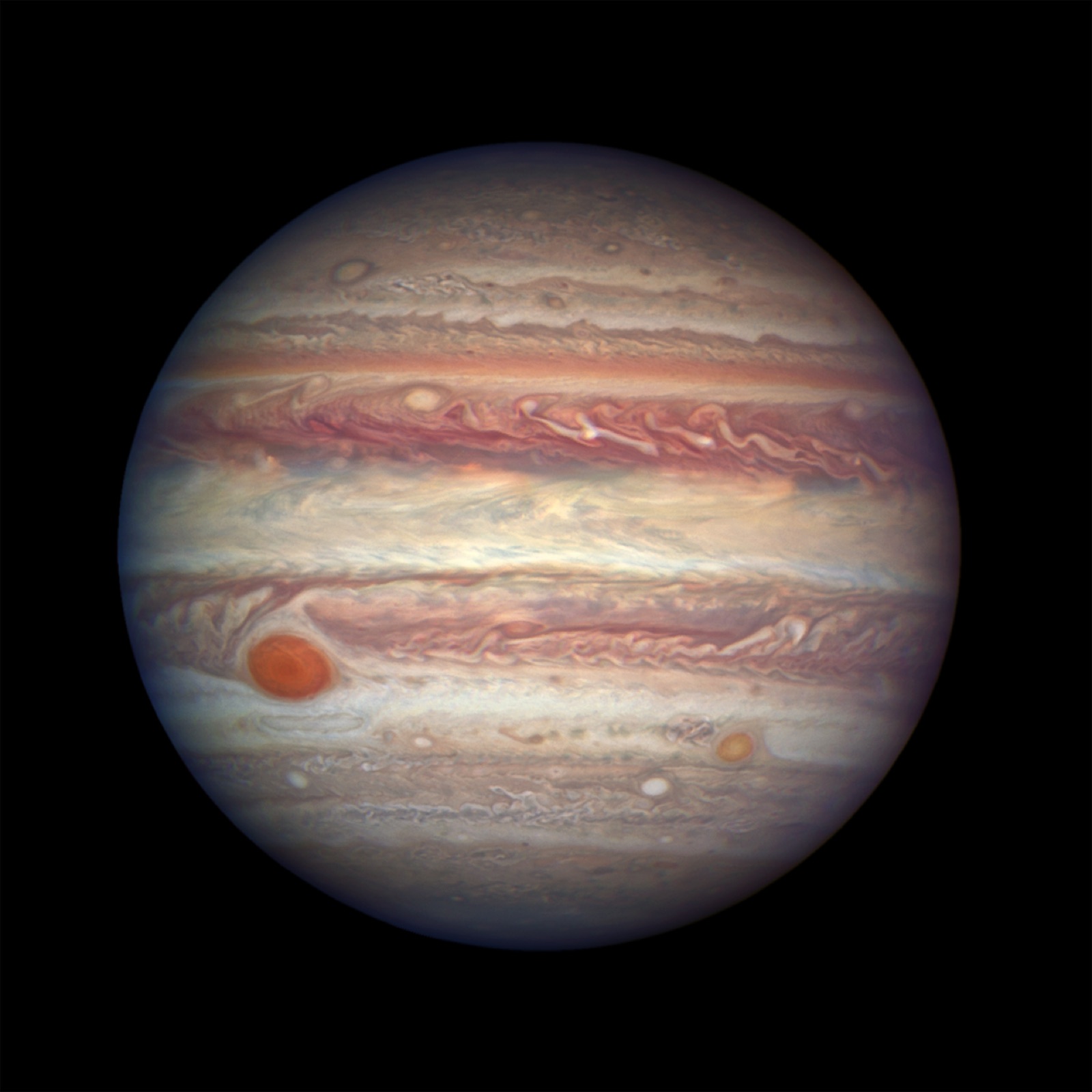 ハッブル宇宙望遠鏡が大きく写した木星です。ローマ神話の神々の王にちなんで名づけられた巨大な惑星で、太陽系のほかの惑星を全部合わせたよりも重い惑星です。