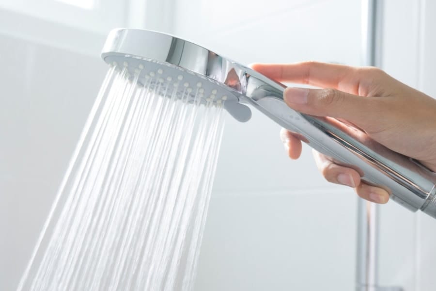 なぜシャワーを浴びていると「創造的なアイデア」が浮かびやすいのか