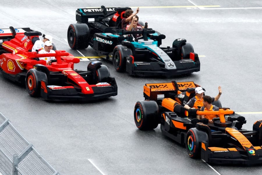 「40万個の部品」で作られたF1マシンがサーキットを走る【開発2万2000時間】