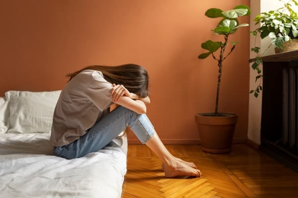 「前向きな言葉がしんどい…」無理なポジティブ思考をやめた方が楽な理由