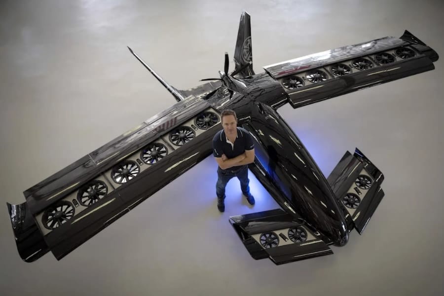 翼の中にローターを内蔵した「変形航空機」が飛行テストに成功