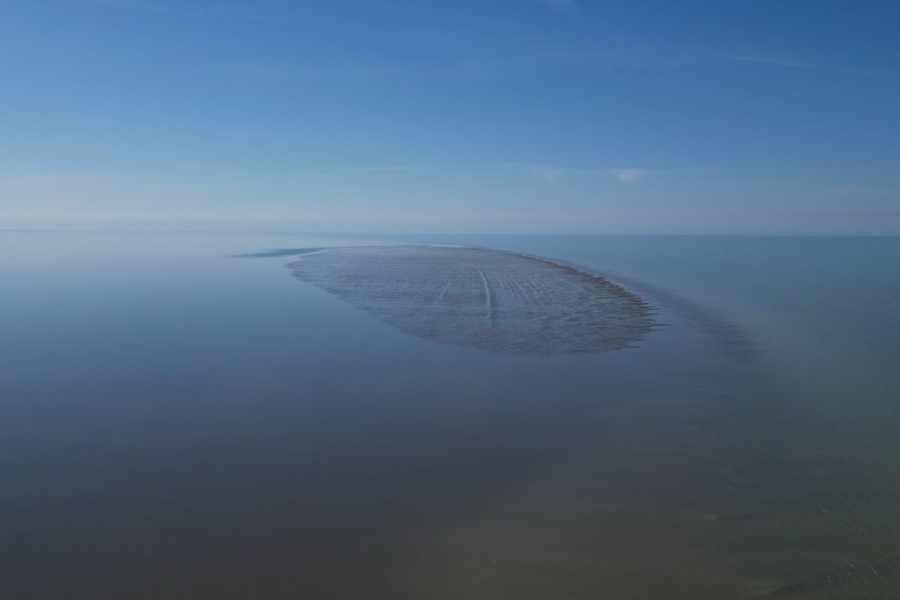 カスピ海に「新しい島」が出現！生物の楽園になる可能性も