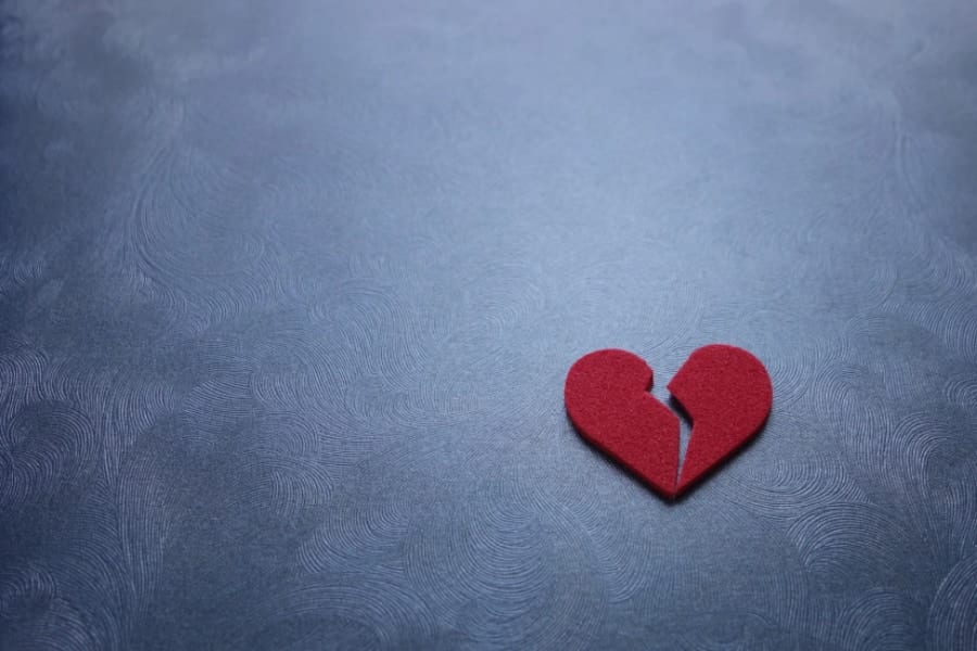 恋人との破局は「PTSDと同じ脳反応」を起こすと判明