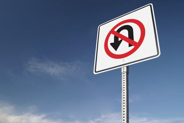 わかっていても戻れない！「戻る」行為を忌避する人間の不思議な心理