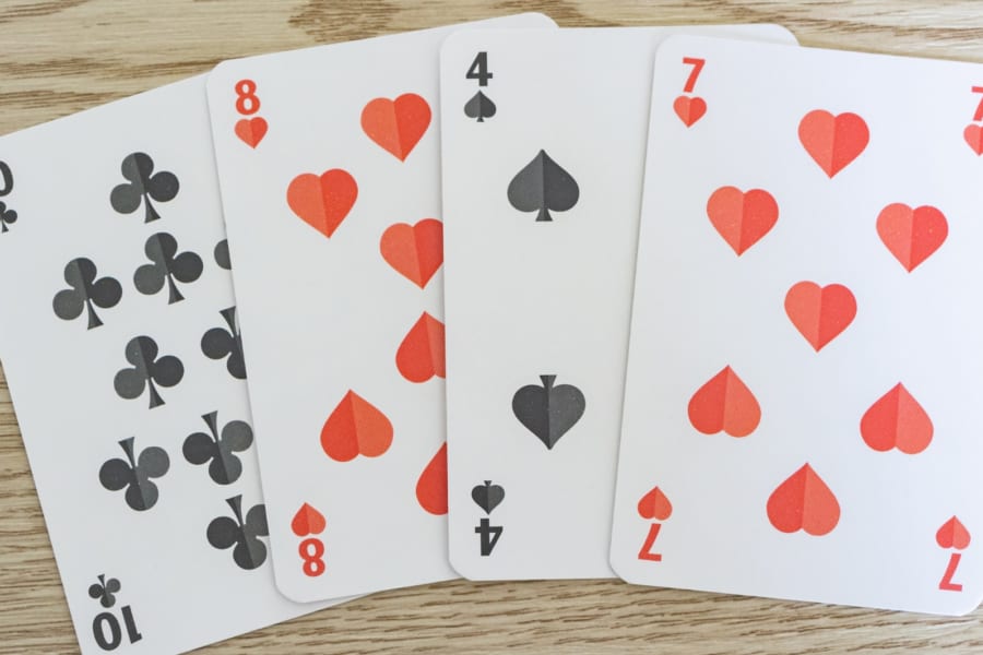 並んだ4枚のカードの中で最も引かれやすいのは？
