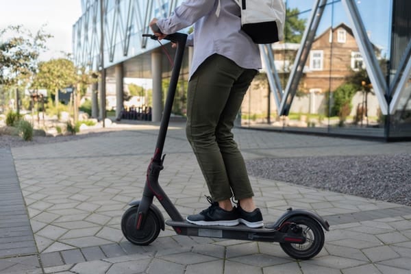 電動キックボードより電動アシスト自転車の方が事故率が約8倍高かった